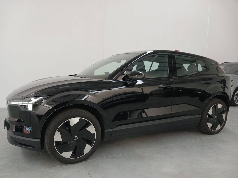 Volvo EX30 69 kWh Single Motor Extended Range Black Edition
