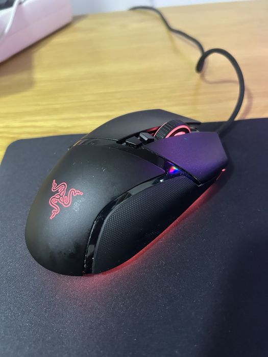 Mousepad novo da ozone com o rato da razer basilisk RGB com fio com pouca utiliadade e em perfeitas condicões