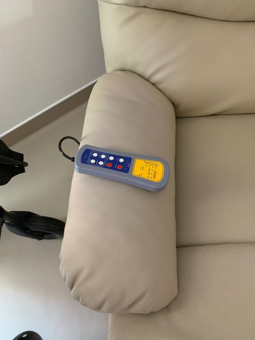 Poltrona relax c/massagem elétrico Bege como novo
