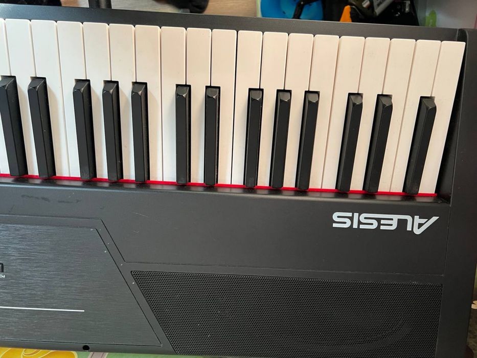синтезатор Alesis
