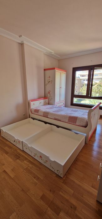 Mobília quarto criança em madeira maciça  com pintura manual Oficina r