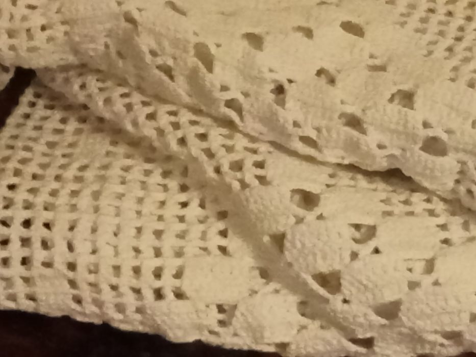 Three antique bedspreads, 2.20 by 1.90 meters, beige and white color, in good condition64552028761731123