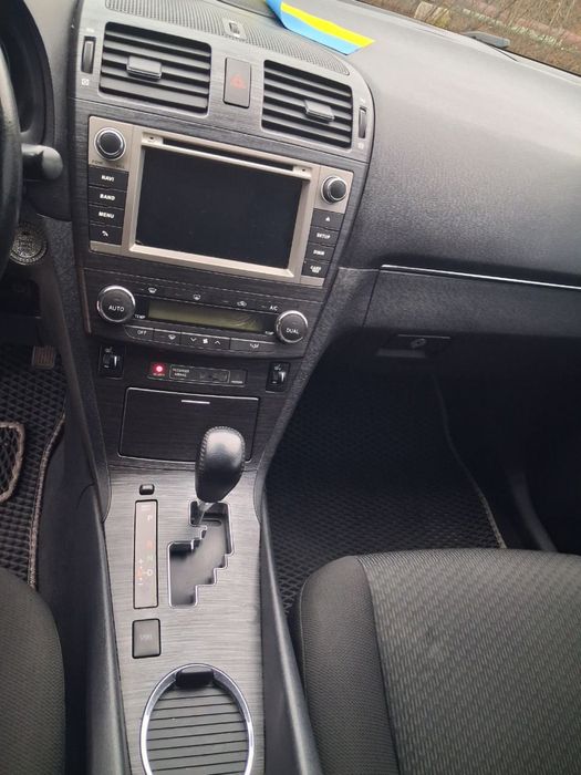 Продам тойота авенсіс