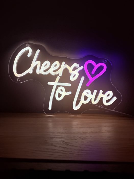 Neon cheers to love  lampa