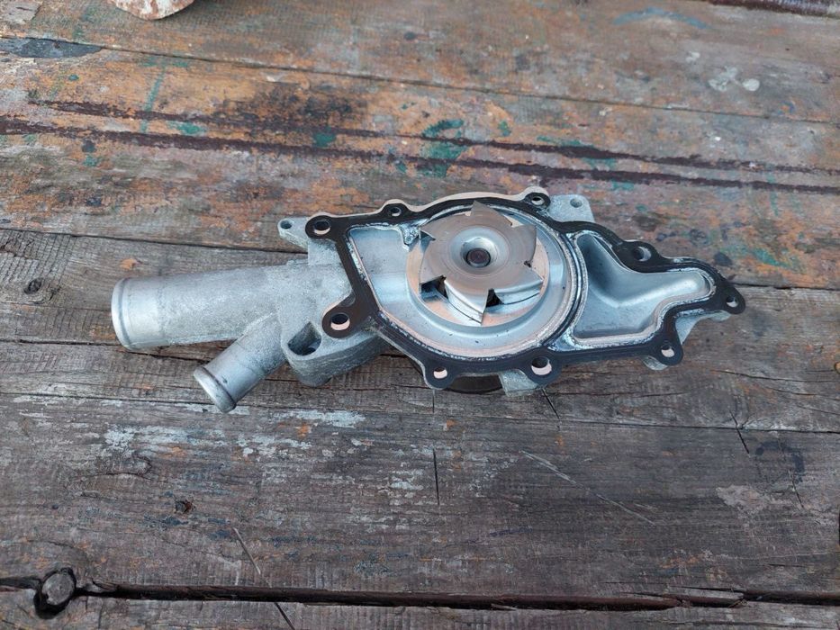 Помпа mercedes 2.2 diesel