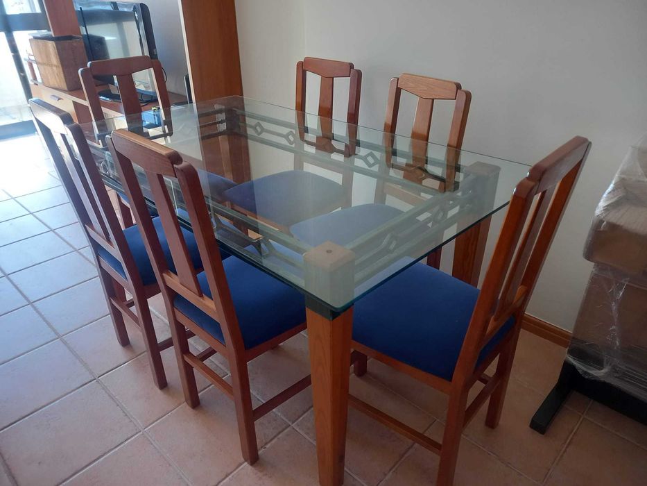 Mesa e 6 cadeiras