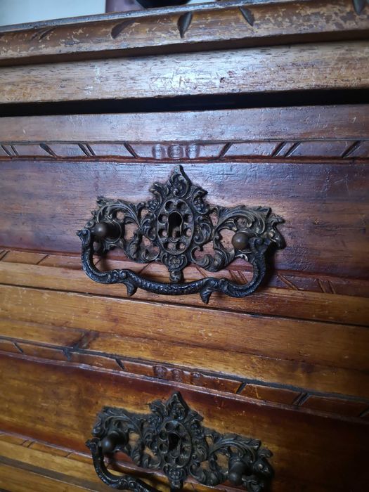 Cristaleira & Aparador - Recortes Antigos