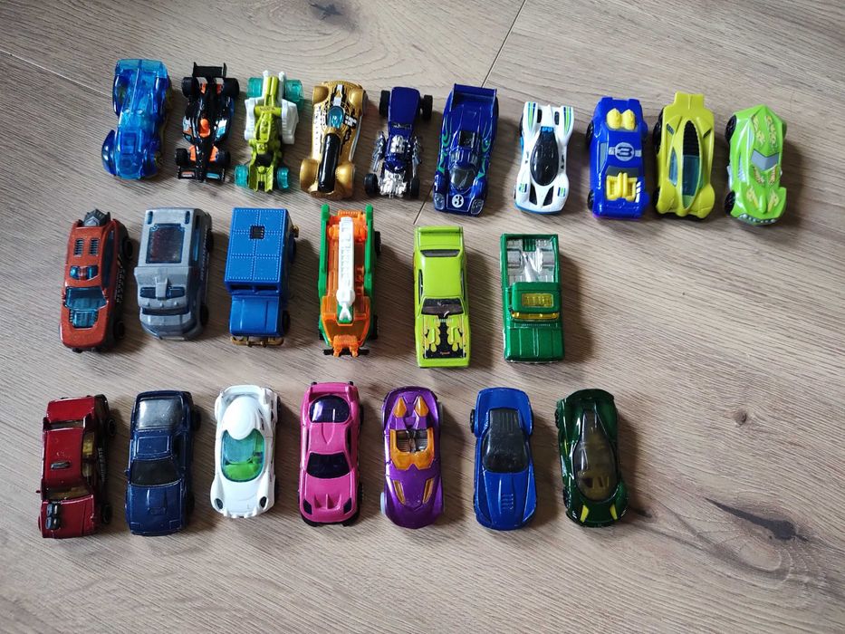 Машинки Hot Wheels, больше 20 штук, разные коллекции, Европа