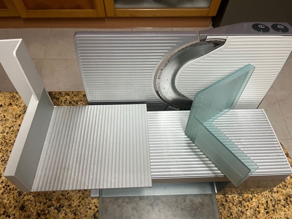 Fiambreira / maquina de cortar fiambre , queijo , carne