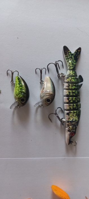 Zestaw przynęt spinningowych i pudełek