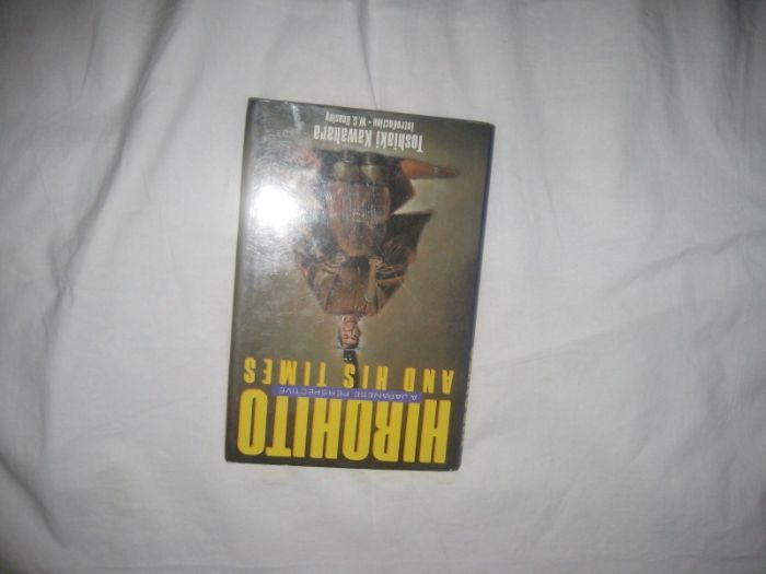 Книгу Tashiaki Kawahara * Hirohito and his times *