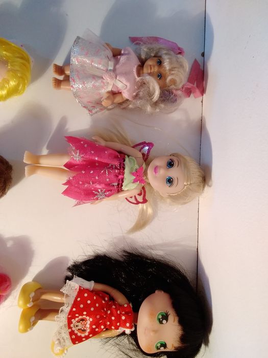 Lote de 9 bonecas tudo 15€