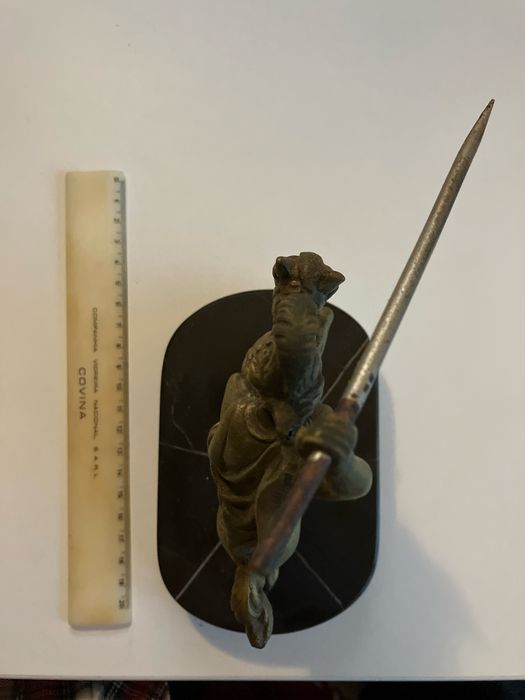Escultura metal cavaleiro