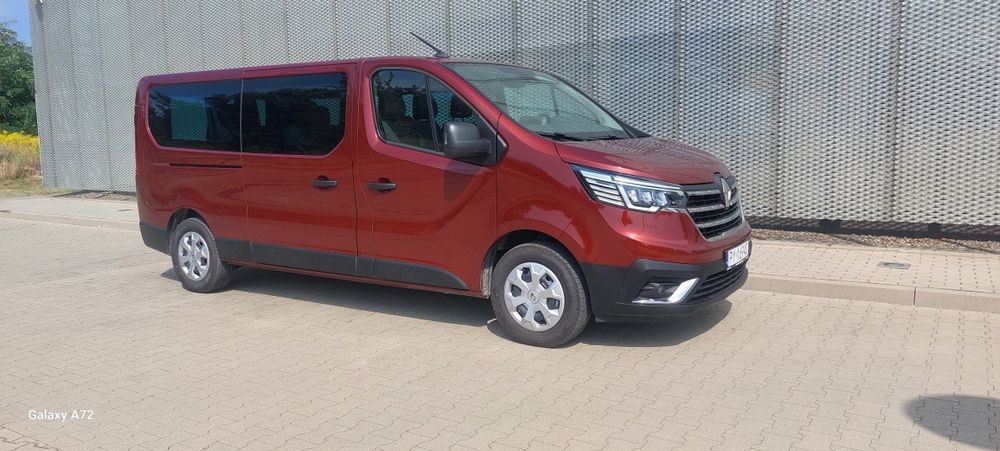 Wynajem Busa 9 osobowego Wypożyczalnia bez limitu kilometrów