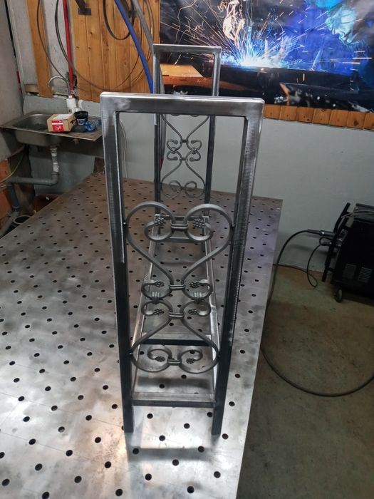 Stojak na drewno kominkowe