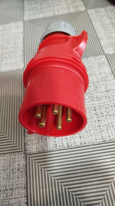 Розетка,вилка 16,32А 400V