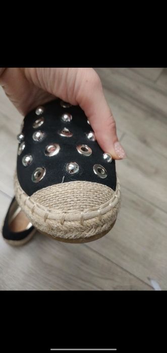 Czarne espadryle z ozdobami 39/40/ długość 25,7 cm