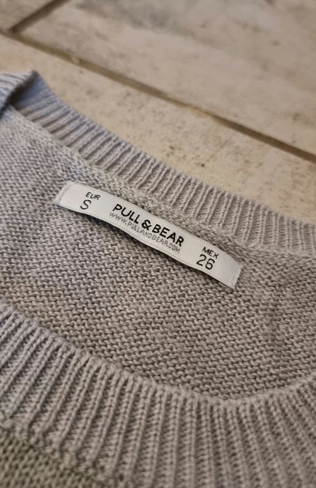 Sweter Pull&Bear z napisem Malibu