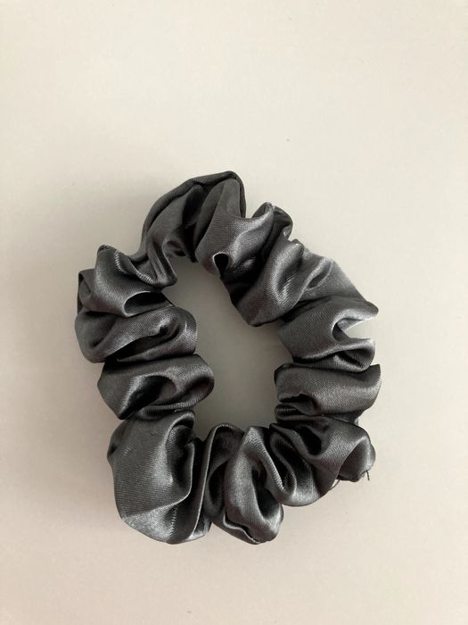 Satynowa scrunchie