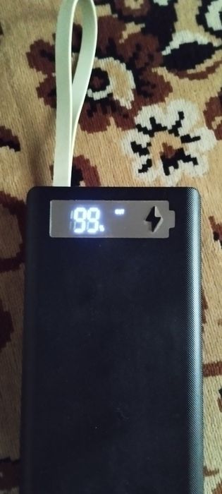 Повер банк на 45000м. присутствует быстрая зарядка,и фонарик