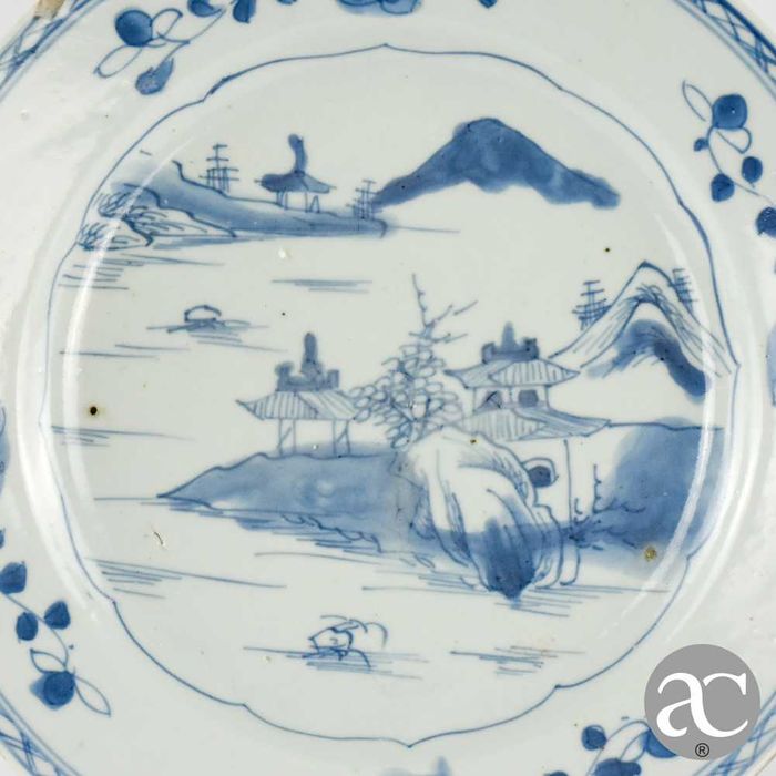 Prato em porcelana da China, período Qianlong, séc. XVIII