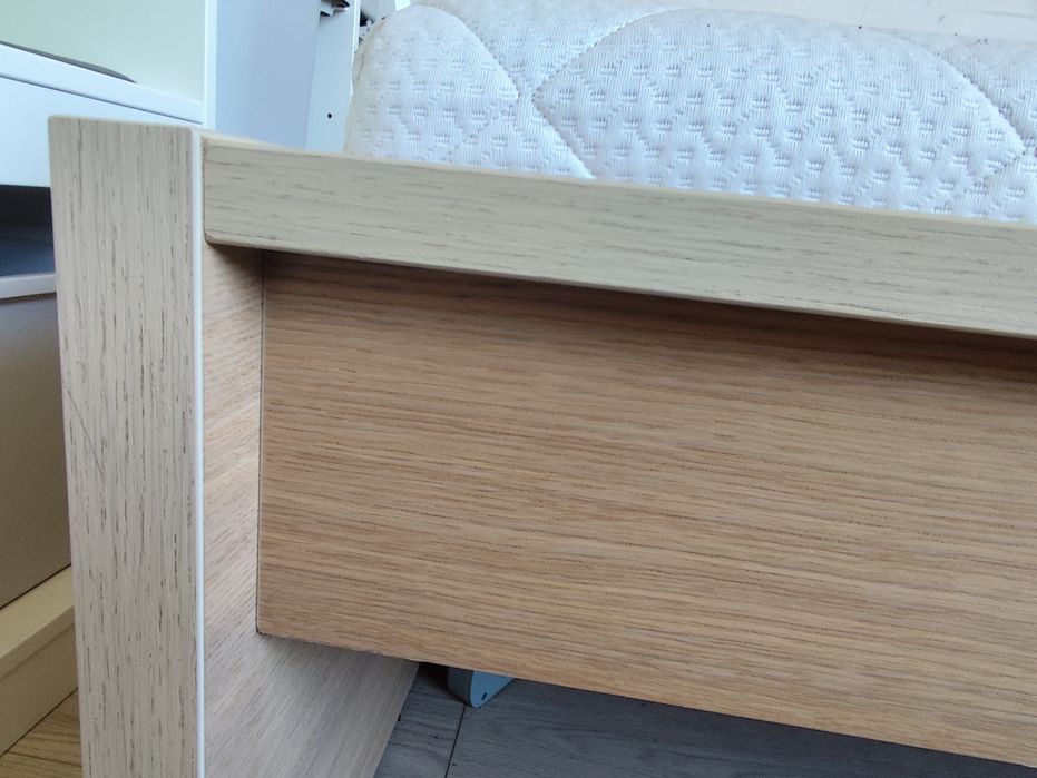 Łóżko 90x200 z materacem i stelażem