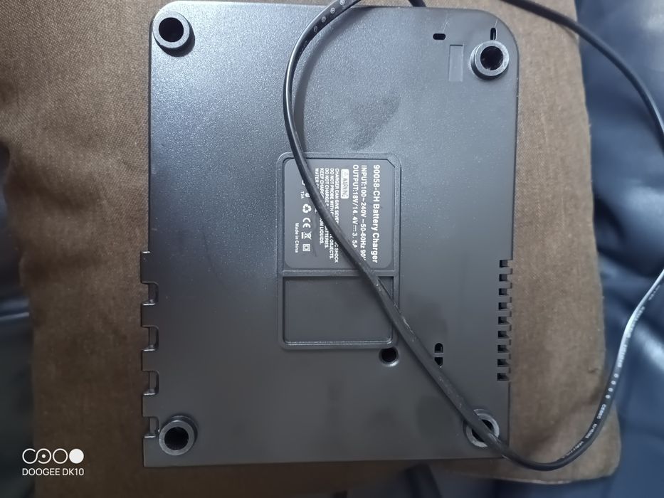 Зарядное устройство Makita