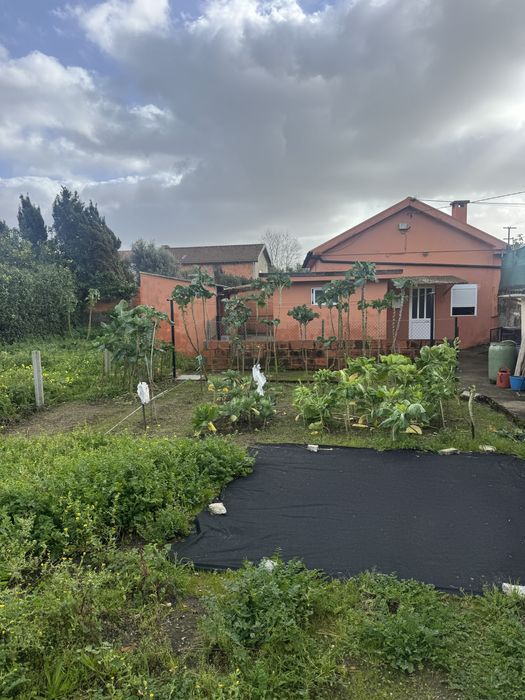 Moradia T2 com terreno 850 m2 a 900 mts da praia de lavadores