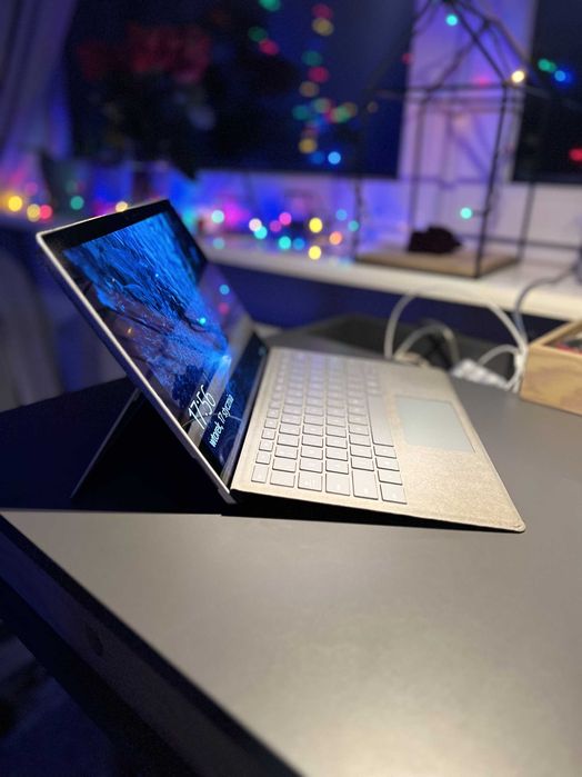 Microsoft Surface Pro 1796 i5-7300U 2.60GHz 8GB RAM 128 GB SSD ZESTAW