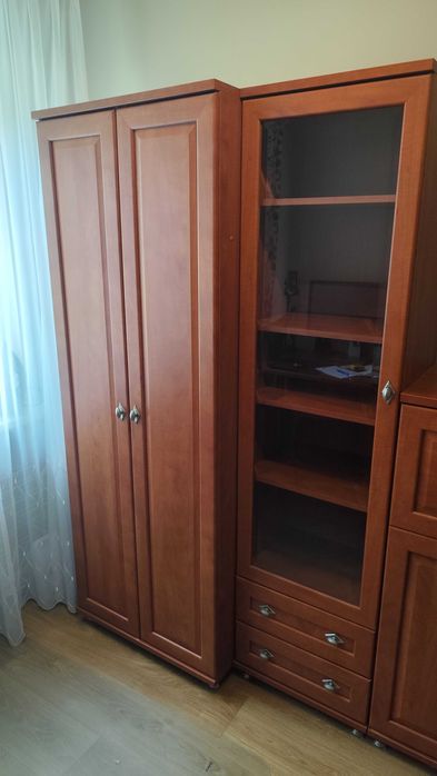 Zestaw mebli - biurko, szafa, barek, witryna