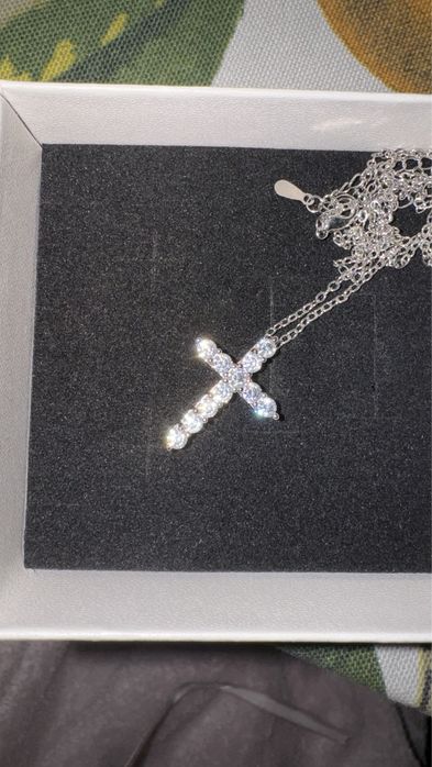 Срібний хрестик з муасанітами 1,1 карат