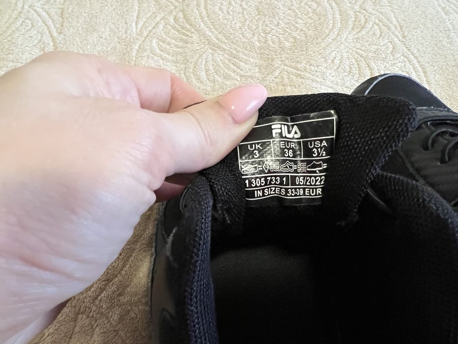 Чёрные Кроссовки Fila  36р. 22 см стелька. Оригинал