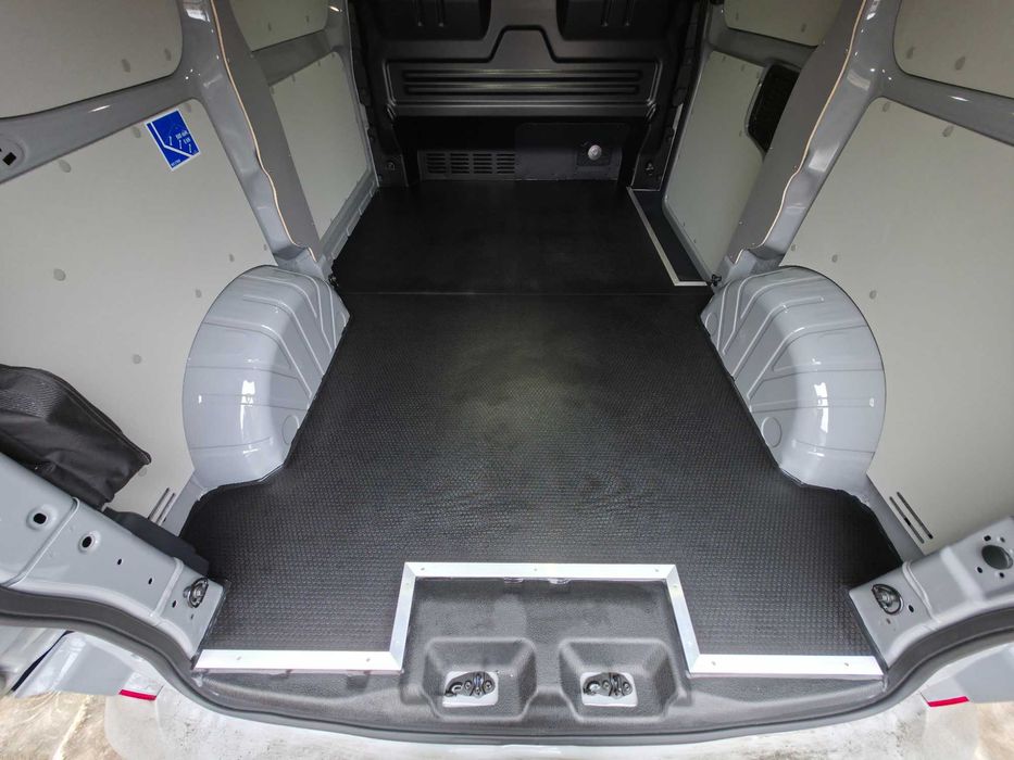 Zabudowa zabezpieczenie ze sklejki Ford Transit Custom van
