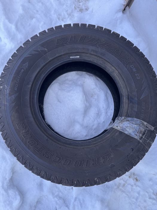 BRIDGESTONE Blizzak DM-V2 255/70R15  111S