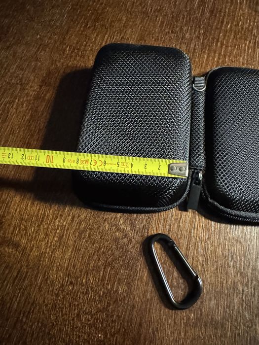 etui marki Yinke przeznaczone do przenoszenia głośnika przenośnego JBL