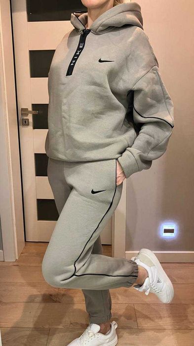 Dres Nike. Ciepły