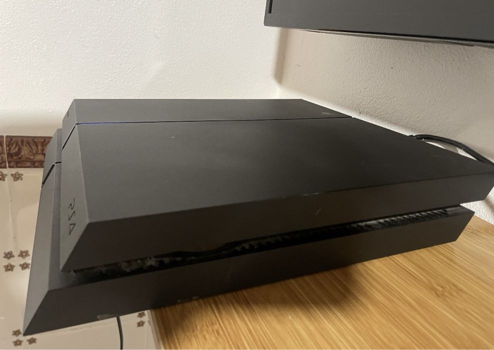 Ps4 usada mas a funcionar