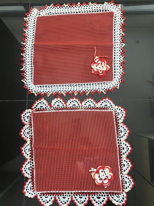 Conjunto de dois individuais orlados em croché