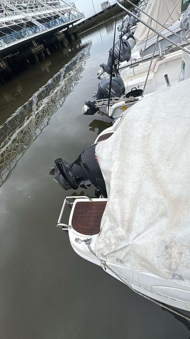 Barco cabinado 5,80m
