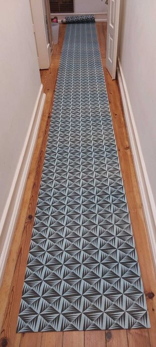 3 rolos de passadeira, total 17 metros, custaram 144 euros, como novos