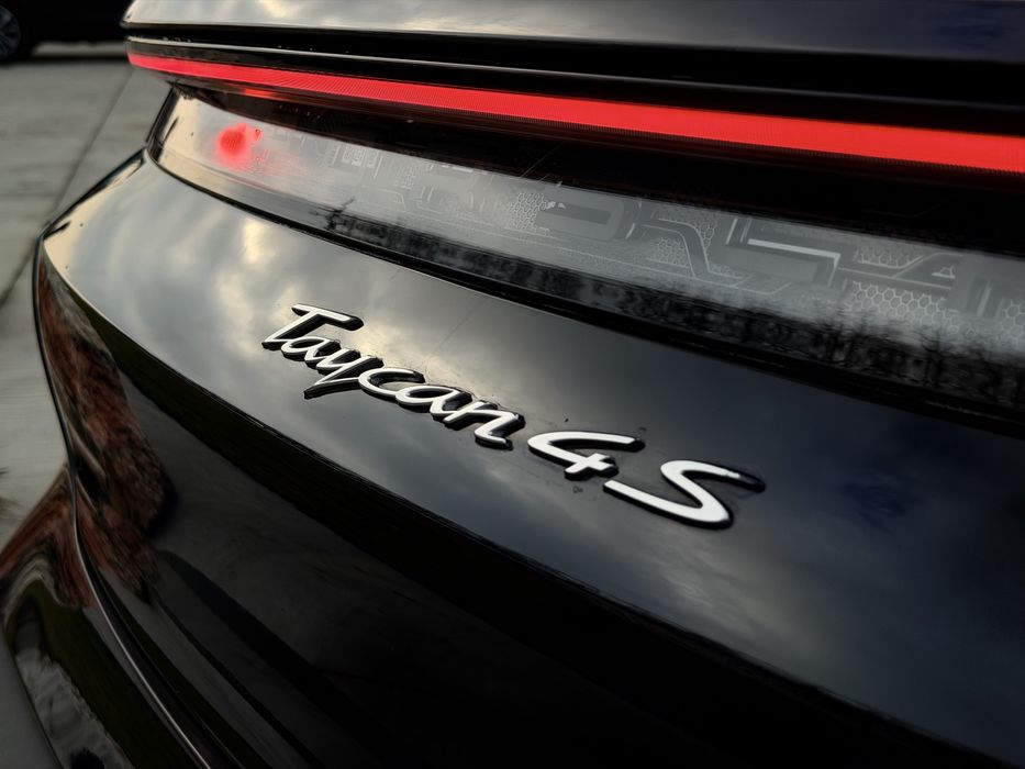 Porsche Taycan 4S ідеальний стан, максимальна комплектація.