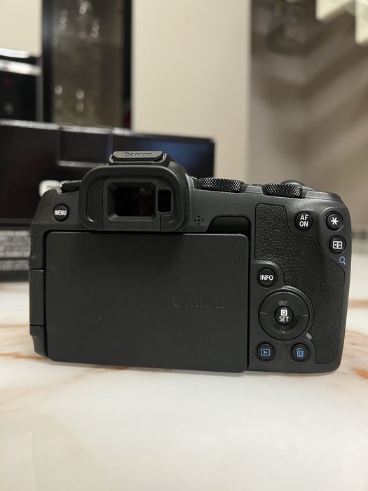 Canon EOS R8 body