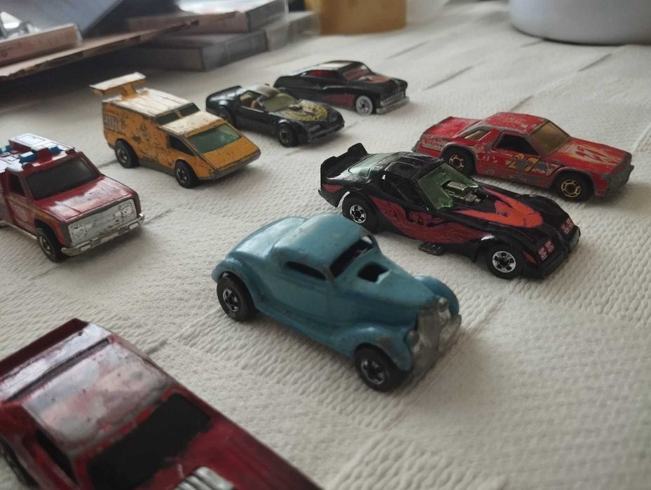 Mala e Carrinhos HotWheels (x28)
