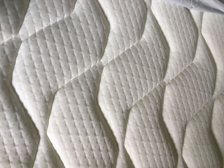 Colchão e estrado com pés - novo