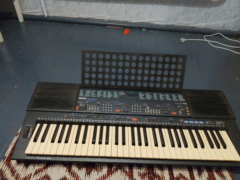 Сентизатор бу в ідеальному стані YAMAHA PSR 500