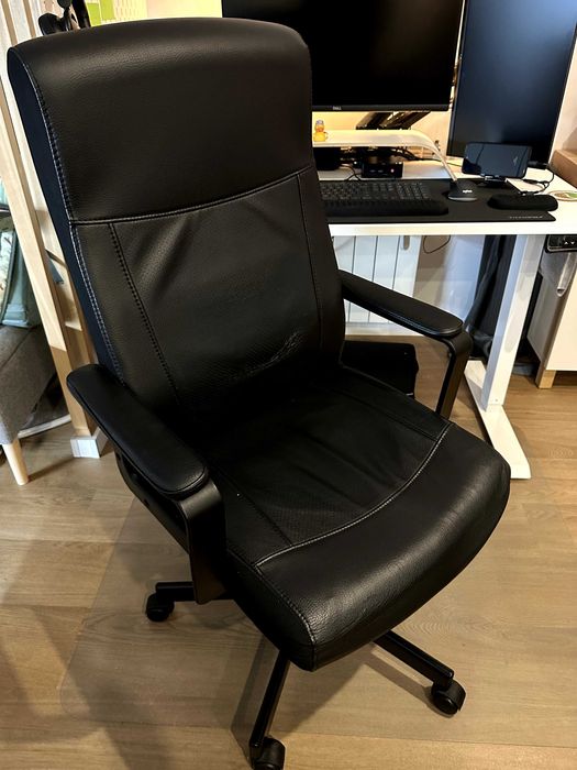 Cadeira para escritório, girátória, preta