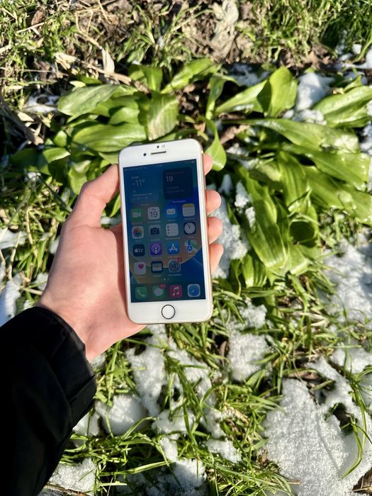Продам iPhone 8 64gb 83%
