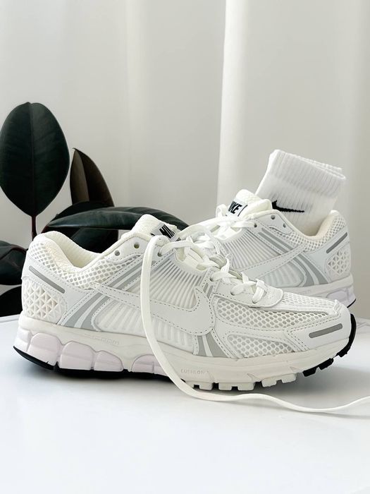 Nike Vomero 5 White жіночі кросівки найк вомеро 5 білі сітка