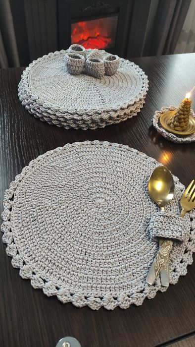 Плейсмат. Декоративна серветка під тарілку і чашку