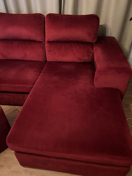 Sofá com chaise-longue.